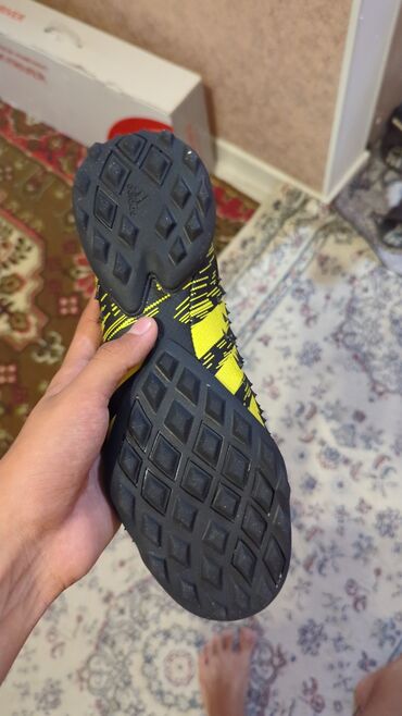 бутсы сороконожки: Футбольные бутсы/сороконожки adidas Predator (без шнурков) - Верх