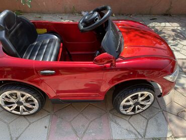 Uşaq üçün elektrik maşınları: Adaptir və pultu var. Sadəcə təmir lazımdı