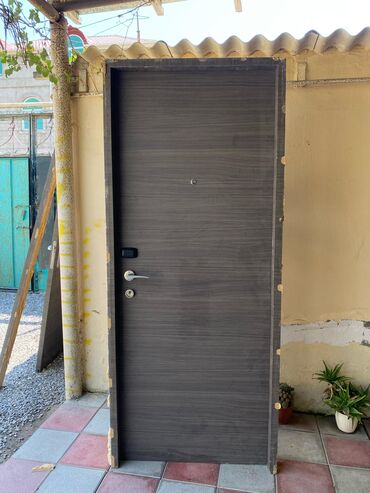 Otaq bitkiləri: Ofis üçün İşlənmiş Giriş qapısı 100x210 sm Çərçivə ilə, Zəmanətsiz, Ünvandan götürmə
