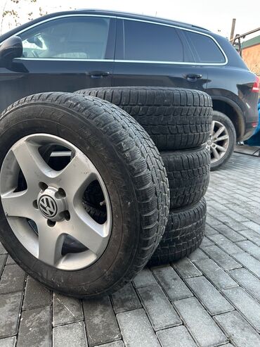 qış təkər: İşlənmiş Disk təkər Volkswagen 235 / 60 / R 17, 5 Boltlu