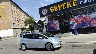 авто для такси: Honda Fit: 2011 г., 1.5 л, Вариатор, Гибрид, Седан — 2