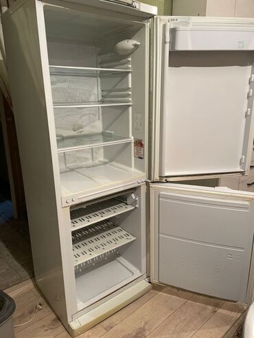 холодильник для кухни: Холодильник Indesit, Б/у, Двухкамерный, 50 * 180 * 40