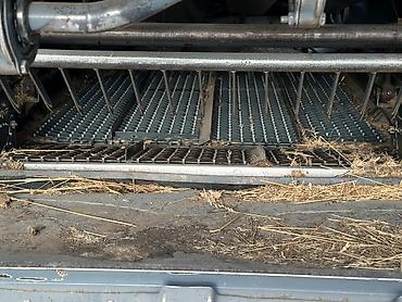 Зерноуборочные комбайны: Зерноуборочный комбайн Ростсельмаш. - Полноразмерная жатка с — 13