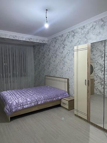 asma tava: Mənzildə geniş eyvan və şəhər panoraması olan sanitar qovşağı - — 6
