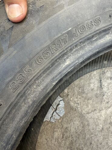 бу покрышка: Шины 235 / 65 / R 17, Всесезонная, Б/у, 1 шт, Легковые, Bridgestone