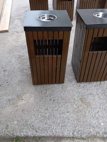 Tullantı qabları: Taxtadan hazırlanmış, müxtəlif formalı küçə zibil qutuları. Üst — 6