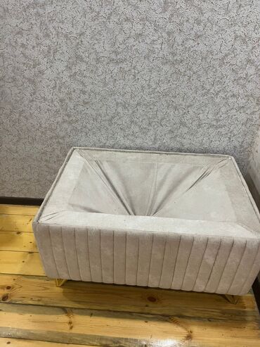 Tumbalar: Pufik oturacaq, Vеlur parça, rəng - Süd rəngi, Kredit yoxdur, Çatdırılma yoxdur