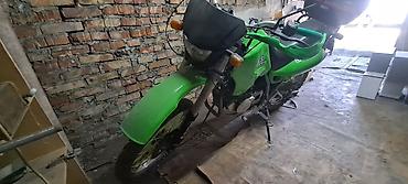 suzuki 200: Мотоцикл Suzuki (эндуро/dual-sport) зелёного цвета. Основные — 5