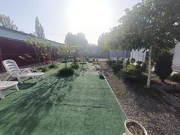 Продажа коттеджей и домов: Продаю 2 дома на участке в 6 соток. г. Кант. Под бизнес. Участок — 14