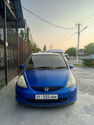 бу тико: Хэтчбек Honda Fit синего цвета. Автомобиль имеет пять дверей и