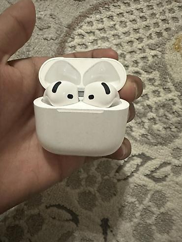 samsung galaxy buds 2: Беспроводные наушники-вкладыши с зарядным кейсом (белые) - — 1