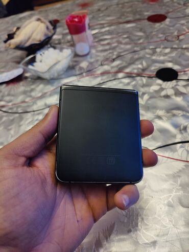 Samsung: Samsung Z Flip, 256 GB, rəng - Qara, Simsiz şarj, İki sim kartlı, Düyməli — 2