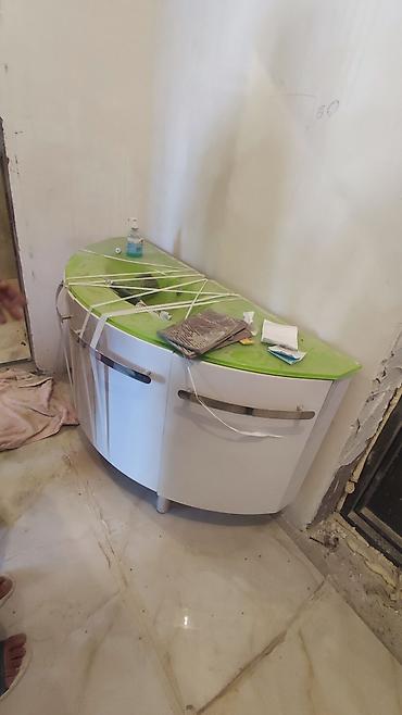 hamam skafi: Vanna otağı dəsti – dolablı lavaboyla birlikdə, güzgü və duş paneli - — 2