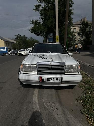 Mercedes-Benz E-Class: 1990 г., 2.3 л, Механика, Бензин, Седан