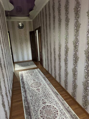 место в торговом центре: 300 кв. м, 10 бөлмө, Жылытылган, Брондолгон эшиктер, Евроремонт