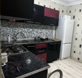 купить кухонную мебель бу: Yeni Yasamalda normal vəziyətdədir ev təmir olunduğu üçün satılır