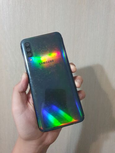 продажа сломанных телефонов: Samsung Galaxy A50, Б/у, 64 ГБ, цвет - Серый, 2 SIM