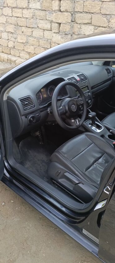 Volkswagen: Volkswagen Jetta: 2 l | 2009 il Sedan — 8