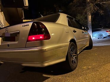 Mercedes-Benz: Salam. Maşin şəxsidir. İline göre yaxşı vəziyyətdədir. Şəkildən də — 15