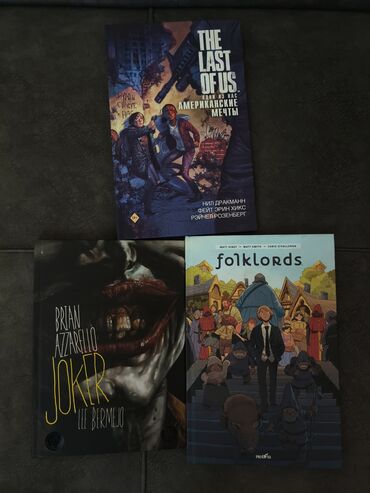 3-ü bir yerde Müxtəlif mövzulara malik üç fərqli komiks kitabı dəsti
