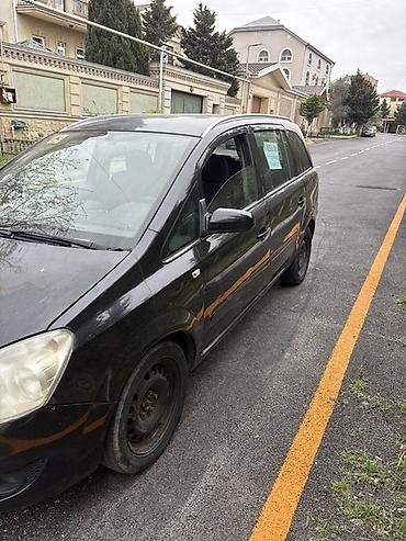 zafira: Opel Zafira, qara rəng, 7 oturacaqlı miniven. - Kuzov — 3