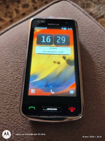 nokia кнопочний: Nokia C6-01, rəng - Gümüşü, Sensor