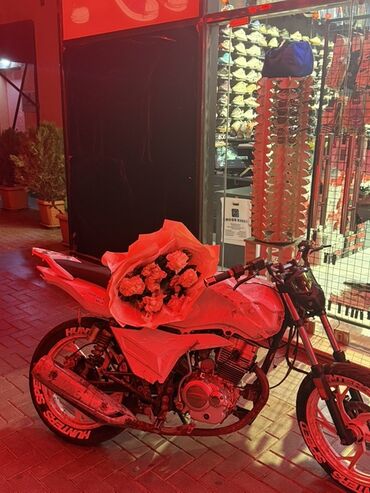 aston martin db9 5.9 at: Kridit Varrrr 200CC Ağ-rəngli street/naked tipli motosiklet