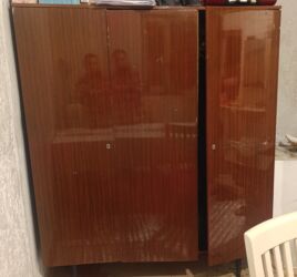 форма военных: Продается старый советский шкаф 1000 сом