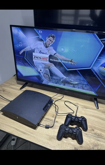 PS3 (Sony PlayStation 3): Продаю PS3 slim 500gb Прошитая, закачено 30 игр В комплекте все