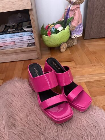 papuce shark: Nove kozne papuce 2000 din