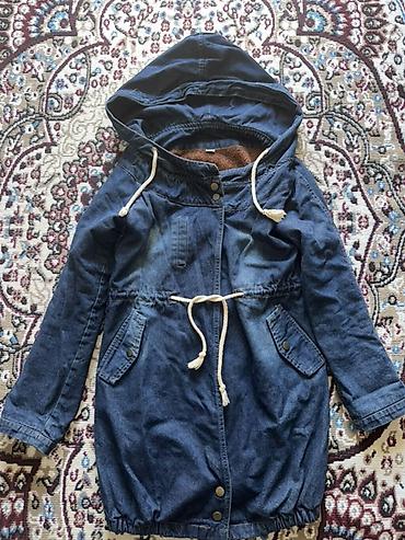 Kapüşonlu cins parka/kaban - Material: mavi cins (denim) - İstilik