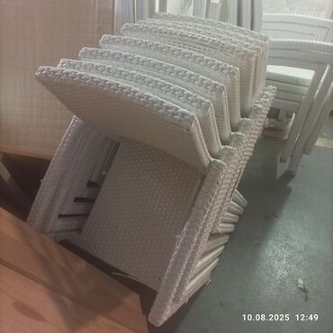 Masalar: Qonaq masası, Açılmayan, Taxta, Yumru masa