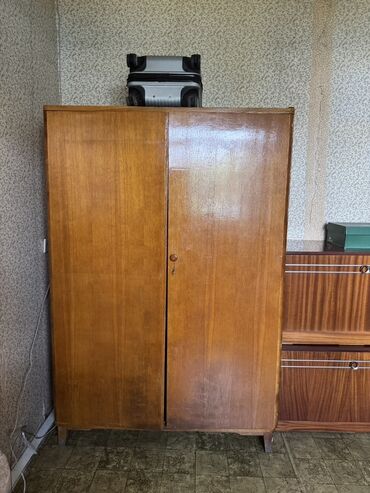 бу шкафы: Продаю б/у шкафы для одежды, 2шт, с полками и вешалками