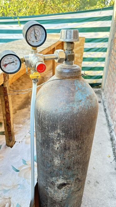 ищу работу на охрану: Өнөр жай газ баллону, Толтуруу: Кычкылтек, Колдонуу: Ширетүү жана кесүү