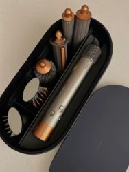 dekor hərflər: Dyson 1.2 defe istifade edilib yenidir . Qiymet 800 azn. Alinib 1200