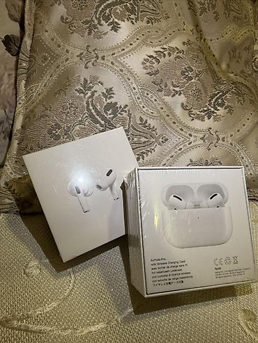 sur mikrofon: Apple AirPods (şəkillərdə Pro və 3‑cü nəsil modelləri) Xüsusiyyətlər — 2