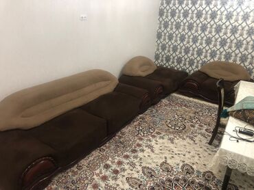 чистый диван: Цвет - Коричневый, Б/у