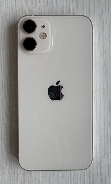 Apple iPhone: IPhone 12 mini, Б/у, 128 ГБ, Белый, Защитное стекло, Чехол, 74 %