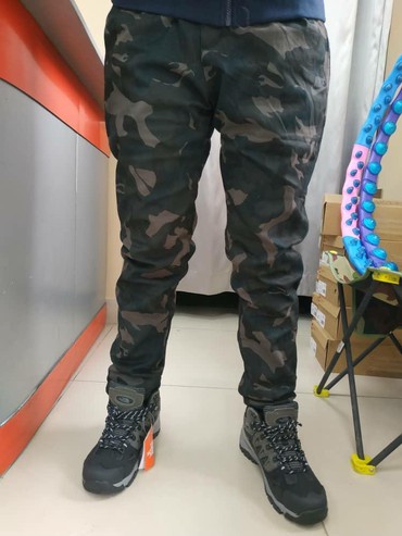 брюки на резинке мужские в Кыргызстан | Брюки: Мужские зауженные брюки камуфляжной расцветки Nike изготовлены из