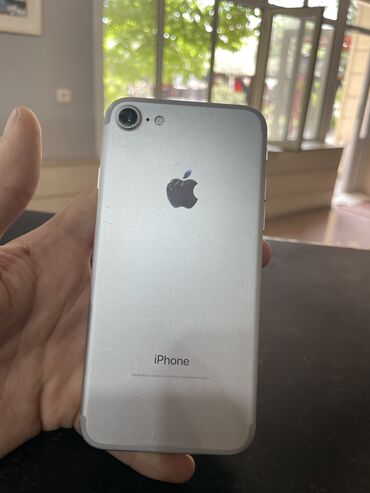 Apple iPhone: IPhone 7, Б/у, 32 ГБ, Серебристый, 75 %