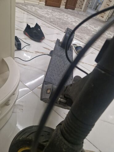 Elektrikli samokatlar: Elikdirikli samakat km mp 20-30 qabağ təkər üsdündə çatlaq var — 10