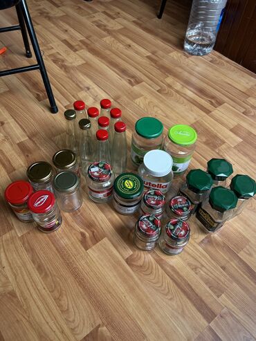 кухонный уголок в рассрочку: Даром стеклянные банки из под солений, соусов и кофе. Разные объемы