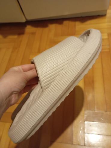 Sandale i papuče: Dve vrste obuće: 1) Zimske slip-on patike/čizme - Crna vodoodbojna — 3