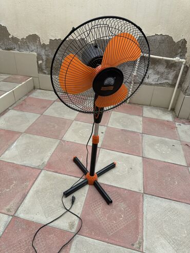 Ventilyatorlar: Ventilyator Scarlett, İşlənmiş, Döşəməüstü