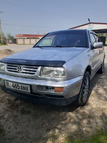 Volkswagen Vento: 1999 г., 2 л, Механика, Бензин, Седан