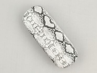 Używane etui na okulary damskie w idealnym stanie. Etui ma