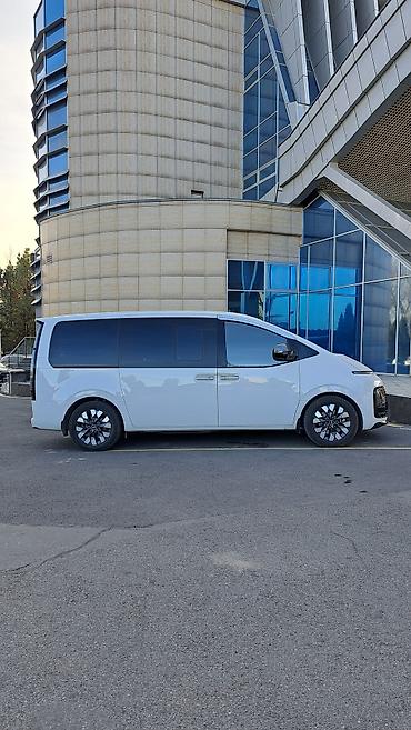 Унаа: Hyundai Staria: 2022 г., 3.5 л, Автомат, Газ, Вэн/Минивэн — 2