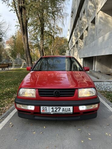 машина на обмен с доплатой: Volkswagen Vento: 1992 г., 1.8 л, Механика, Бензин, Седан
