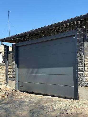 Секционные ворота: Алюминиевые, Автоматические, Длина: 10 м, Alutech, Для частного дома, С калиткой, В рассрочку, Новый, Бесплатная установка — 10