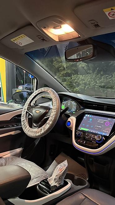 самый дешёвый электромобиль: Chevrolet Bolt: 2020 г., Автомат, Электромобиль, Хэтчбэк — 6